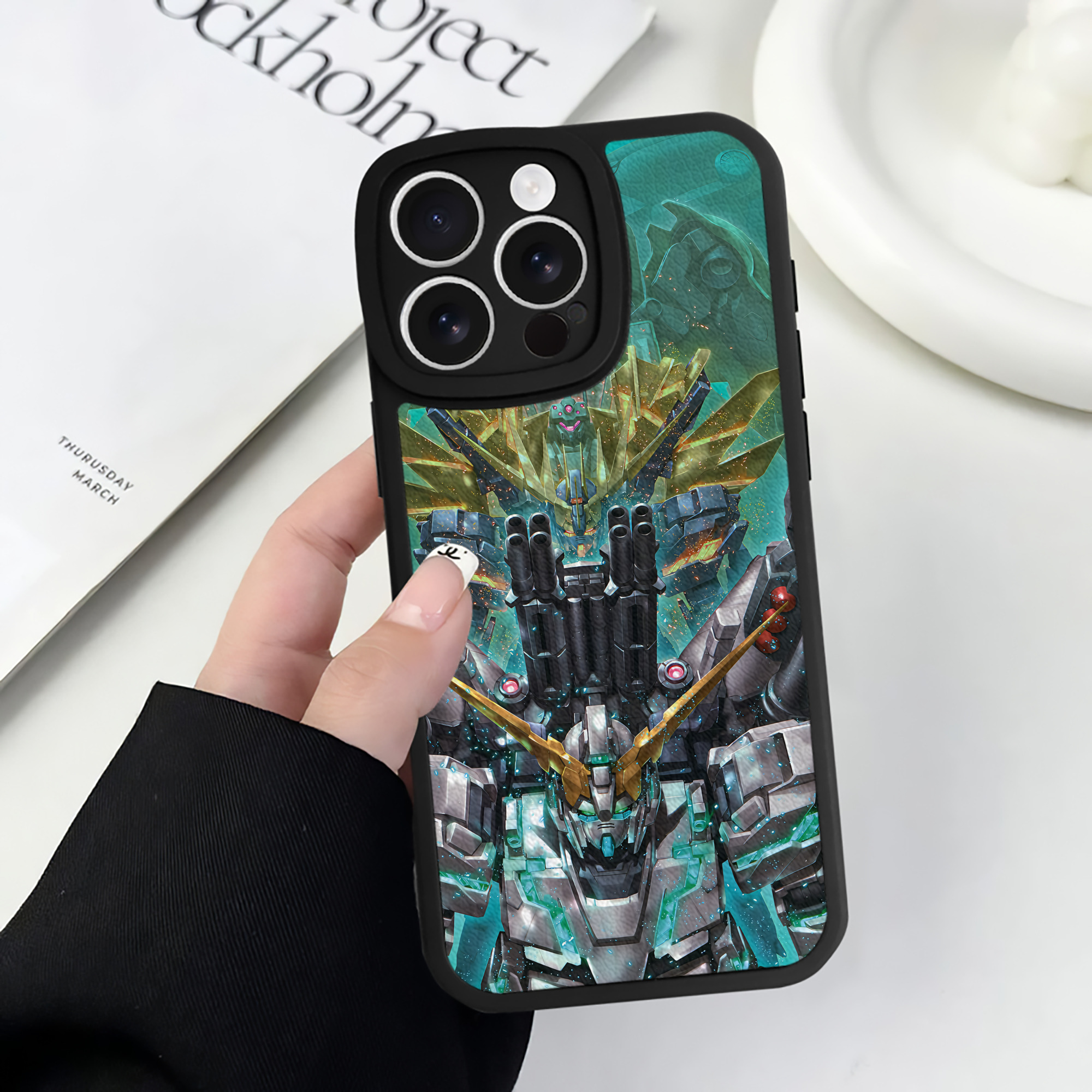 （画像用） 機動戦士ガンダム Mobile Suit Gundam 【iPhone 16シリーズ対応】シリコンスマホケース（レザー調） 材質：シリコン